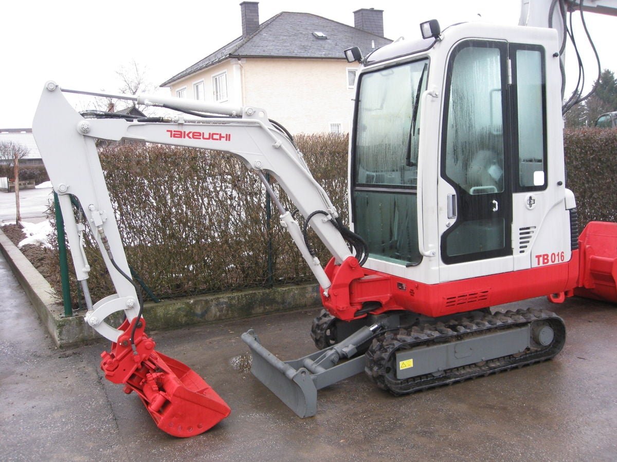 Takeuchi mini bager TB016 - alat za najam u Splitu